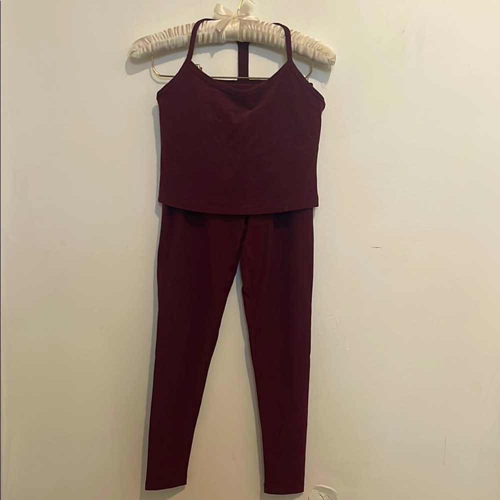 Beyond Yoga knit cropped tank & matching 3/4 legging - burgundy color size S